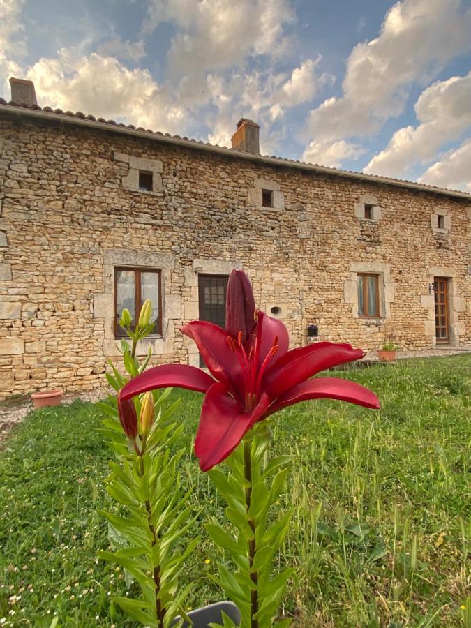 Villa Le Papillon Savigne Exterior foto